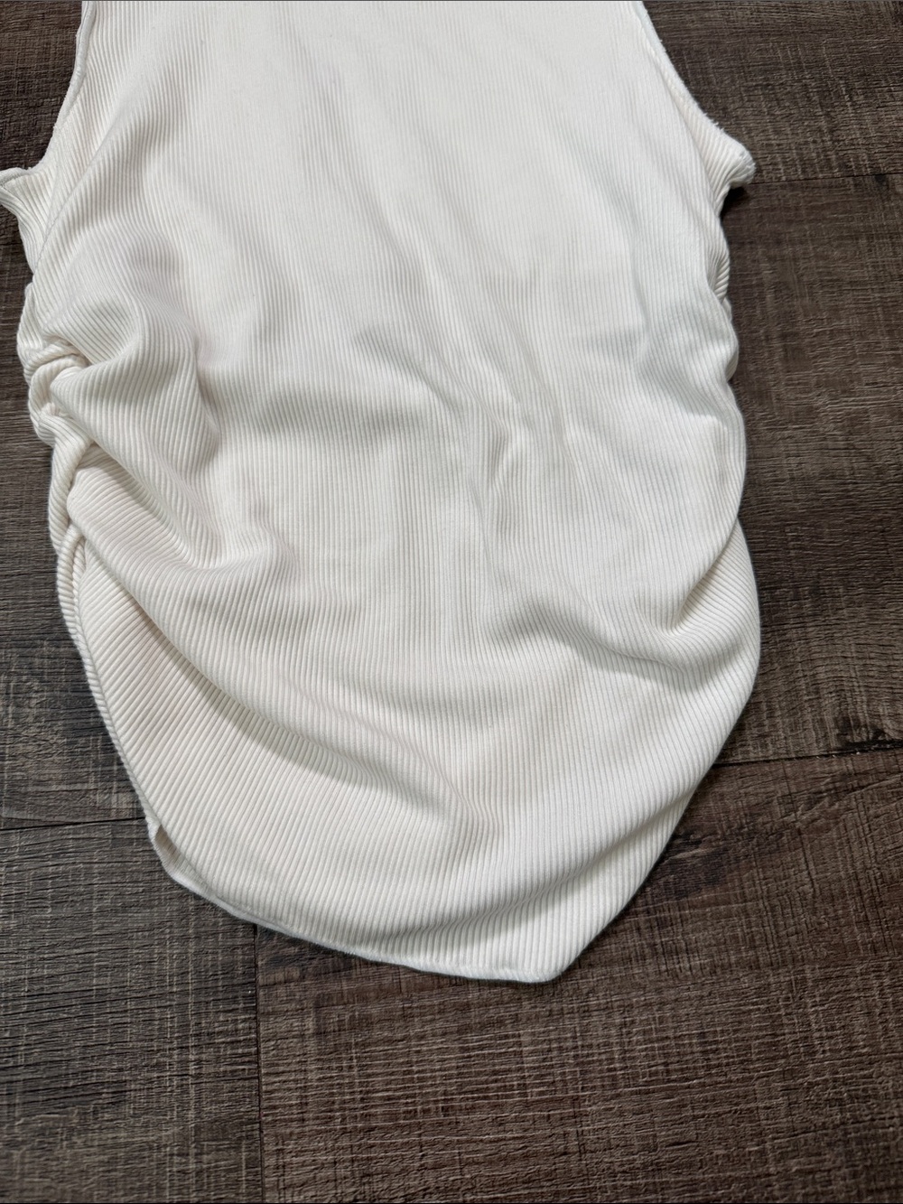 ALO Yoga Ribbed En Pointe Tank - Picture 4 of 6